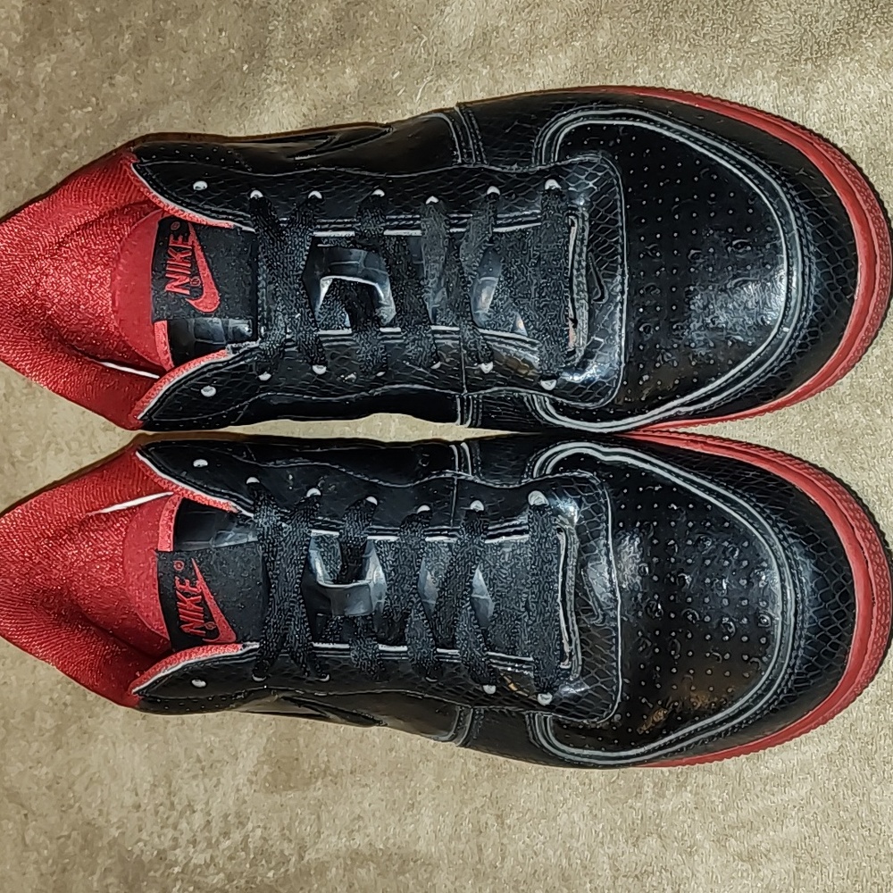 Nike Air Indee Mens Size 11 Black and Red Colorway only worn a couple times